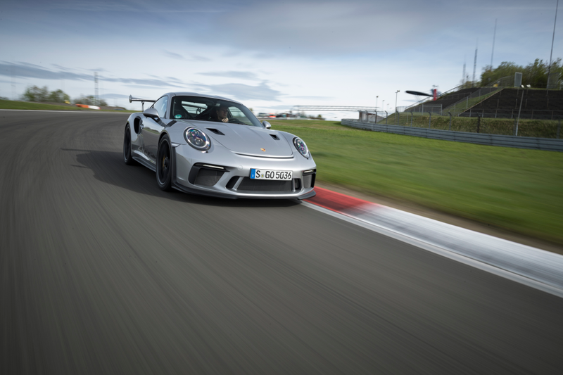 Illustration for article titled Put These Very Good 2019 Porsche 911 GT3 RS Photos In Your Life